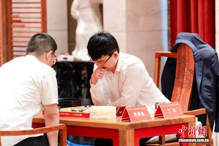 丁浩二度加冕倡棋杯：借AI开辟棋路 不为一时胜