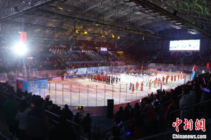 中国顺佳队首战告捷 哈尔滨冰球馆揭幕战21胜吉