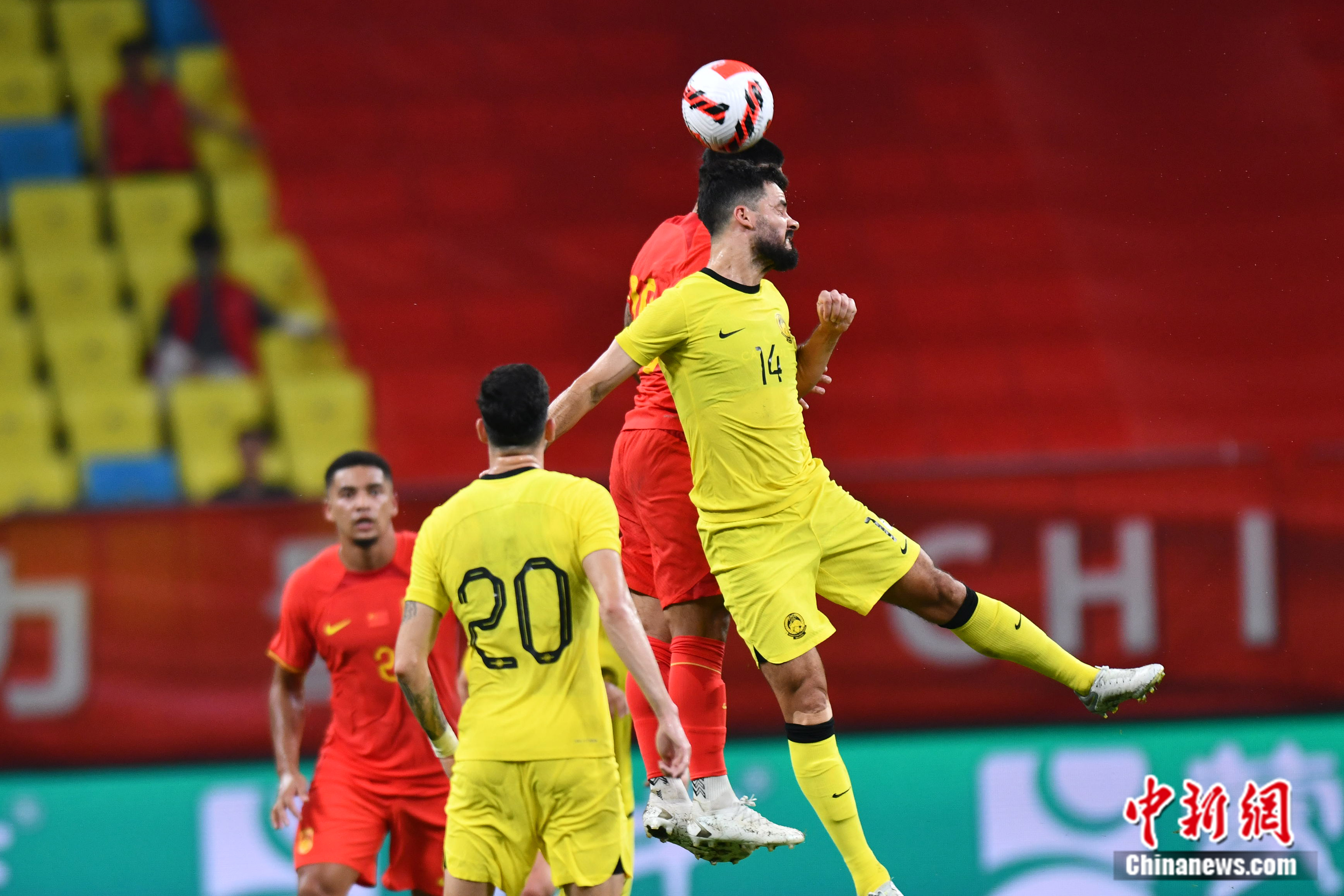 国足11战平马来西亚 球迷嘘声暴露战术短板