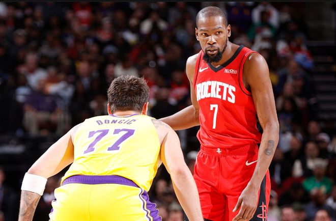 东契奇防守升级助湖人锁定连胜，限制杜兰特成