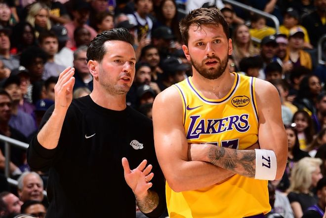 东契奇防守升级助湖人锁定连胜，限制杜兰特成