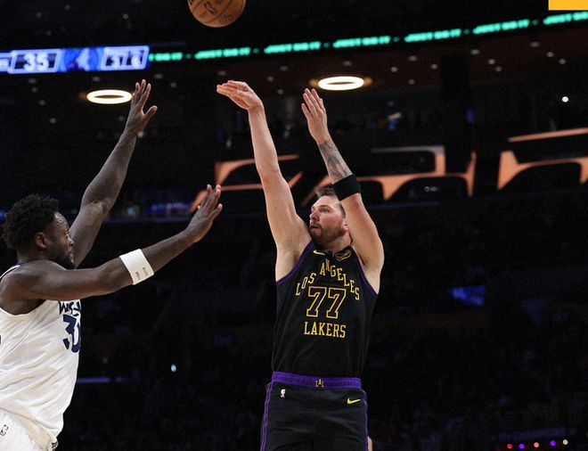 湖人主场大胜森林狼 詹姆斯缺阵仍显阵容深度