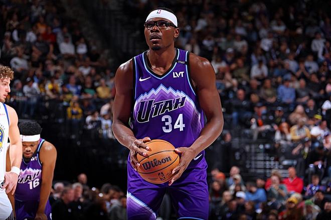 爵士险胜勇士 希布韦10+8篮板助球队登顶西部第