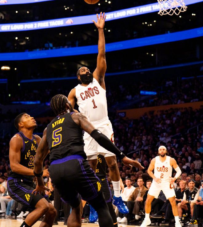 东契奇42分率队大胜骑士 骑士双核低迷惨败湖人