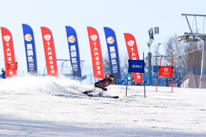 第三届全国青少年滑雪巡回赛总决赛在张家口举