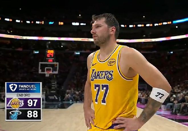 詹姆斯追平帕里什出场纪录 东契奇狂砍60分助湖