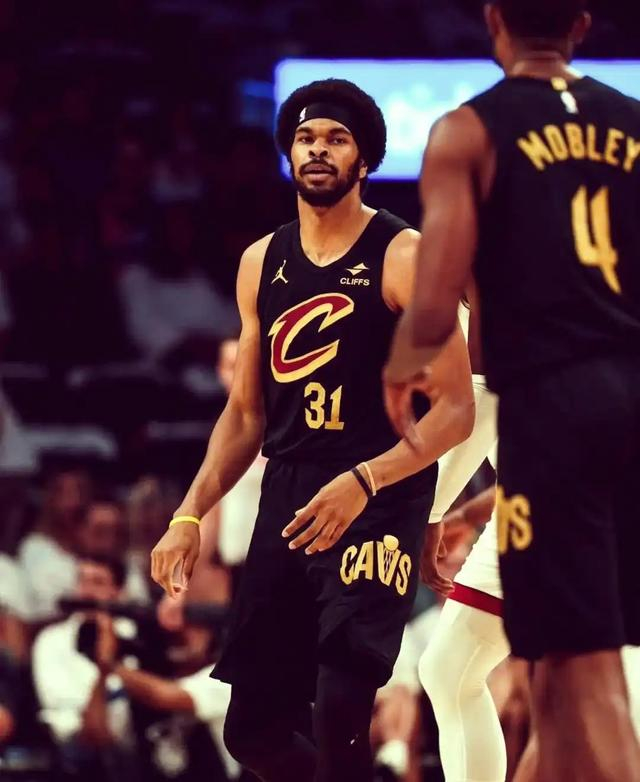 阿伦防守主导骑士季后赛突围，哈登搭档助力战