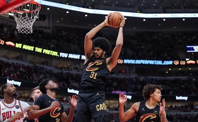 阿伦防守主导骑士季后赛突围，哈登搭档助力战