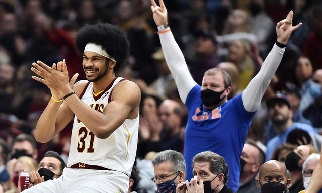 阿伦防守主导骑士季后赛突围，哈登搭档助力战