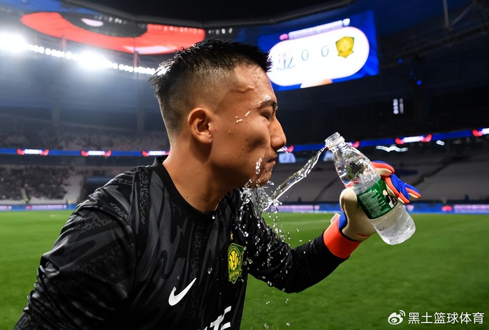 国安四名重伤悍将首次现身训练基地 期待复出助