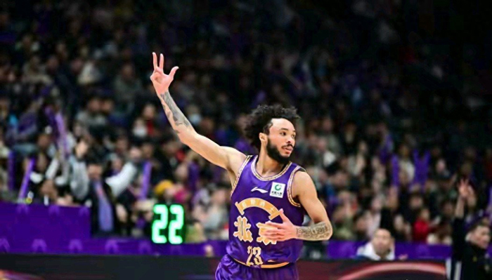 北控男篮续约特雷·米切尔引热议